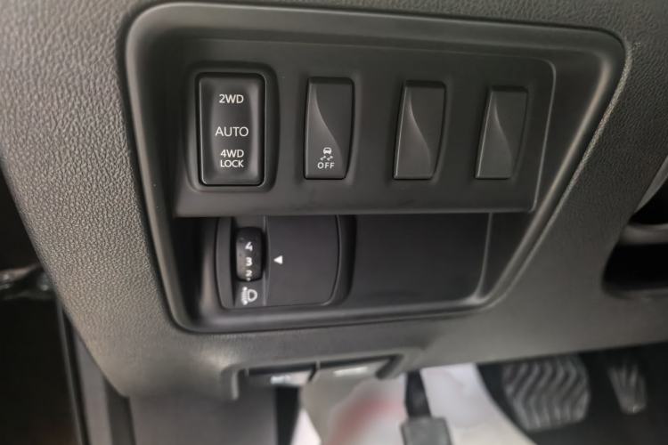 Used Renault Koleos 2017 2.5L Four-Wheel Drive Premium Edition Interior 6