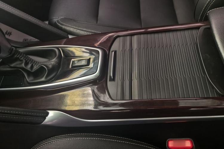 Used Renault Koleos 2017 2.5L Four-Wheel Drive Premium Edition Interior 7