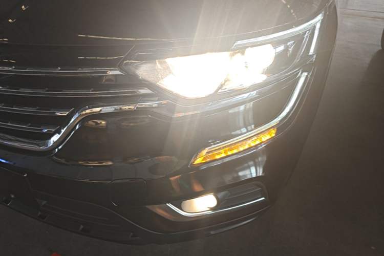 Used Renault Koleos 2017 2.0L Two-Wheel Drive Luxury Edition Left Front Headlight