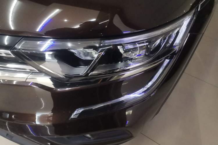 Used Renault Koleos 2017 2.0L Two-Wheel Drive Comfort Edition Left Front Headlight