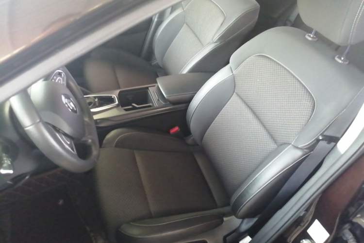 Used Renault Koleos 2017 2.0L Two-Wheel Drive Comfort Edition Left Front Seat