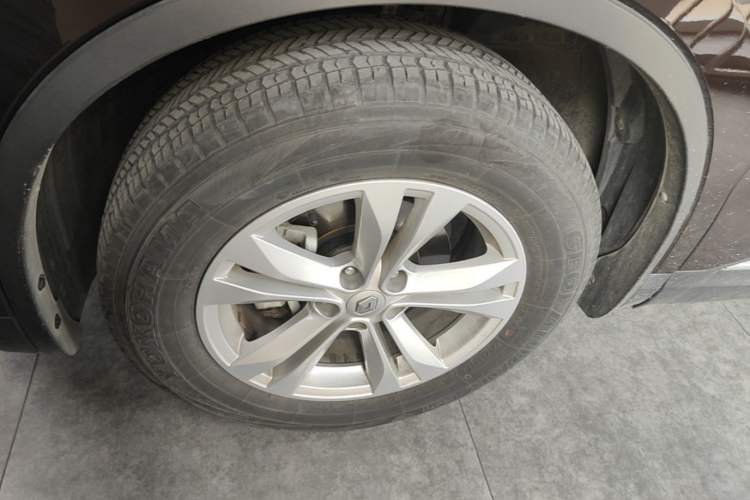 Used Renault Koleos 2017 2.0L Two-Wheel Drive Luxury Edition Left Front Wheel Hub