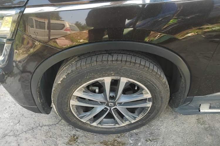 Used Renault Koleos 2017 2.5L Four-Wheel Drive Ultimate Edition Left Front Wheel Hub