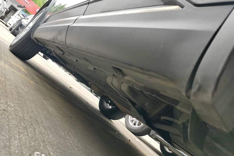 Used Renault Koleos 2017 2.5L Two-Wheel Drive Prestige Edition Left Side Sill