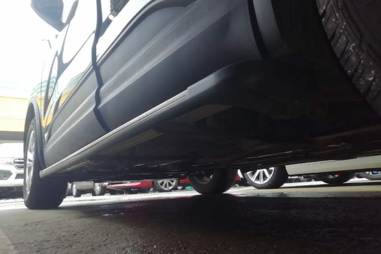 Used Renault Koleos 2017 2.0L Two-Wheel Drive Comfort Edition Left Side Sill