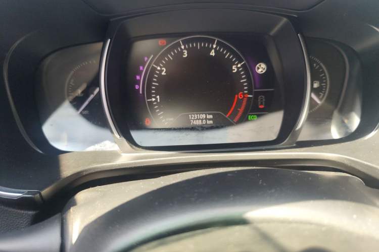 Used Renault Koleos 2017 2.0L Two-Wheel Drive Luxury Edition Odometer Close Up