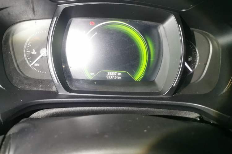 Used Renault Koleos 2017 2.0L Two-Wheel-Drive Leading Edition Odometer Close Up