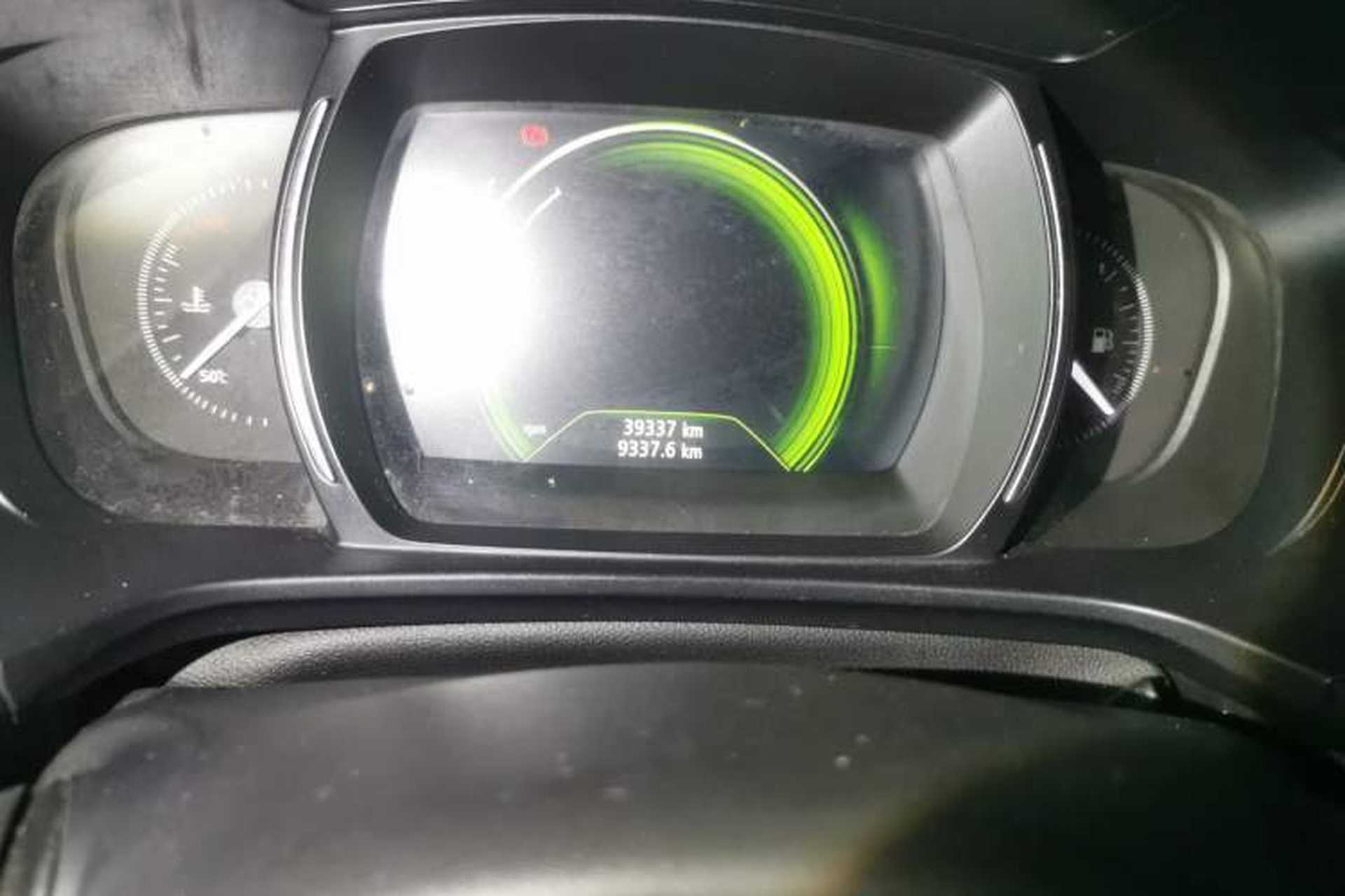 Used Renault Koleos 2017 2.0L Two-Wheel-Drive Leading Edition Odometer Close Up