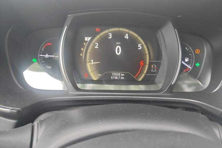 Used Renault Koleos 2017 2.0L Two-Wheel Drive Luxury Edition Odometer Close Up