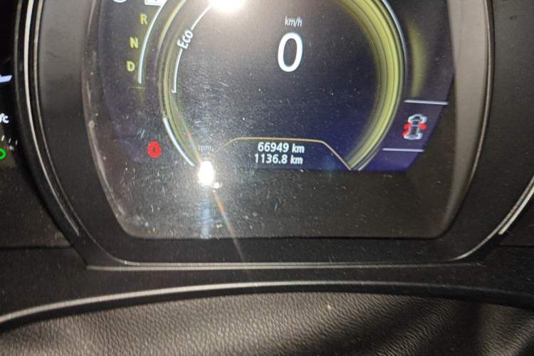 Used Renault Koleos 2017 2.0L Two-Wheel Drive Luxury Edition Odometer Close Up