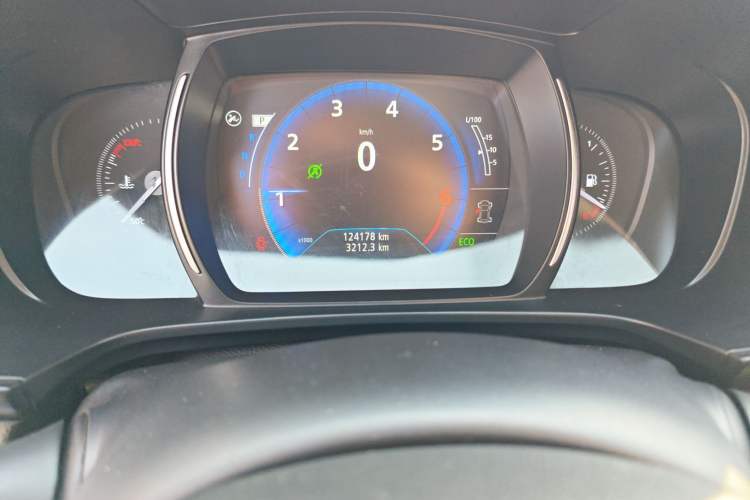 Used Renault Koleos 2017 2.0L Two-Wheel-Drive Leading Edition Odometer Close Up