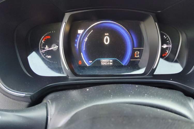 Used Renault Koleos 2017 2.0L Two-Wheel Drive Luxury Edition Odometer Close Up