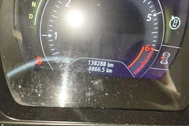 Used Renault Koleos 2017 2.0L Two-Wheel Drive Luxury Edition Odometer Close Up