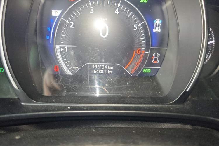 Used Renault Koleos 2017 2.5L Four-Wheel Drive Ultimate Edition Odometer Close Up
