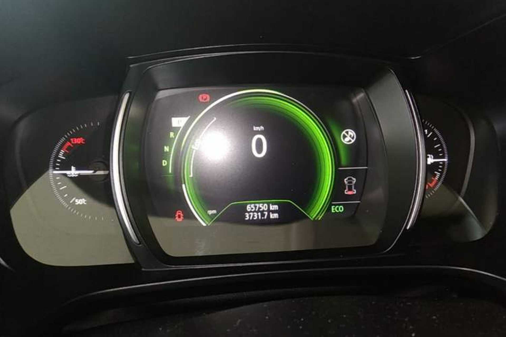 Used Renault Koleos 2017 2.0L Two-Wheel-Drive Leading Edition Odometer Close Up