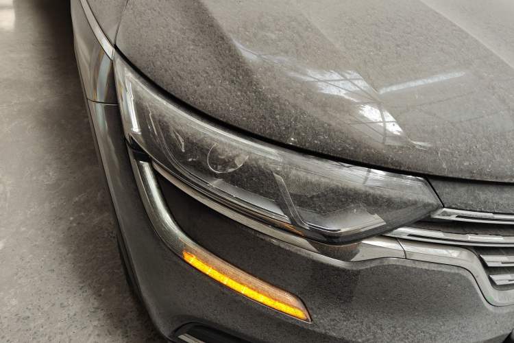 Used Renault Koleos 2017 2.5L Two-Wheel Drive Prestige Edition Right Front Headlight
