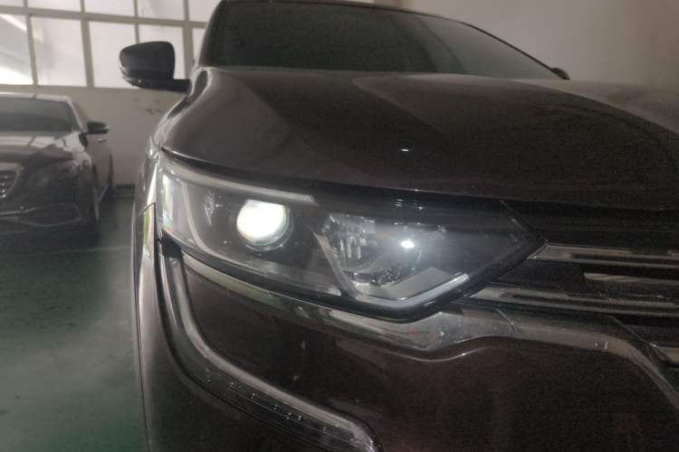 Used Renault Koleos 2017 2.5L Four-Wheel Drive Ultimate Edition Right Front Headlight