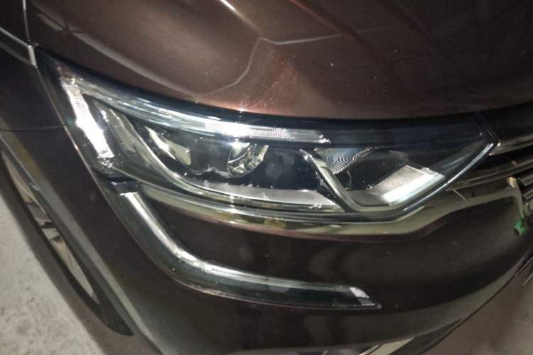 Used Renault Koleos 2017 2.0L Two-Wheel Drive Luxury Edition Right Front Headlight