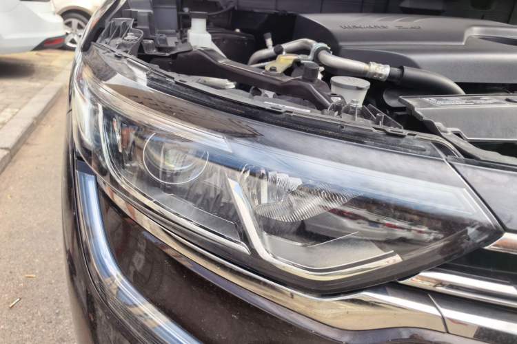 Used Renault Koleos 2017 2.0L Two-Wheel Drive Comfort Edition Right Front Headlight