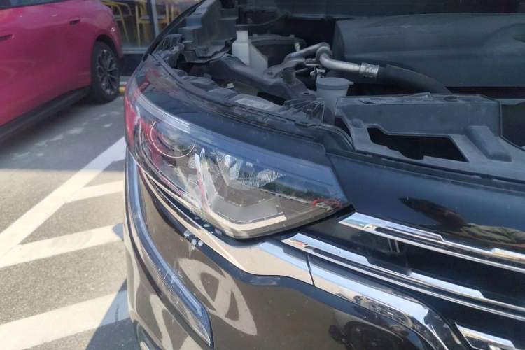 Used Renault Koleos 2017 2.0L Two-Wheel Drive Luxury Edition Right Front Headlight