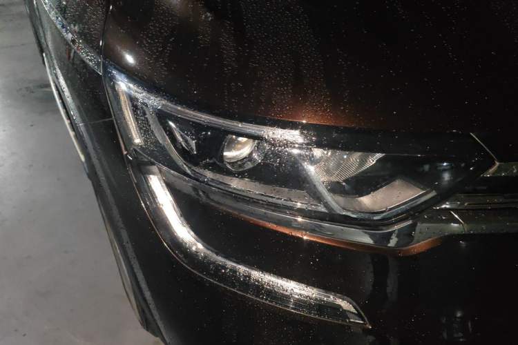 Used Renault Koleos 2017 2.0L Two-Wheel Drive Luxury Edition Right Front Headlight