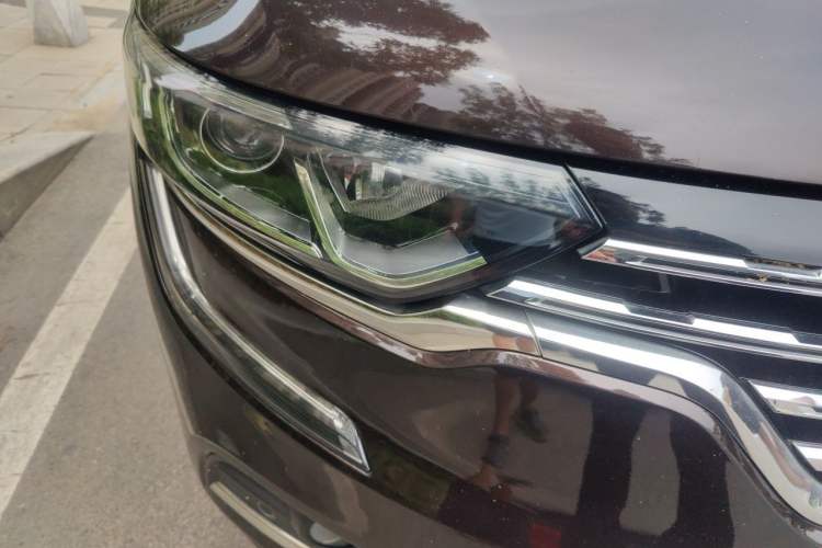Used Renault Koleos 2017 2.5L Four-Wheel Drive Ultimate Edition Right Front Headlight