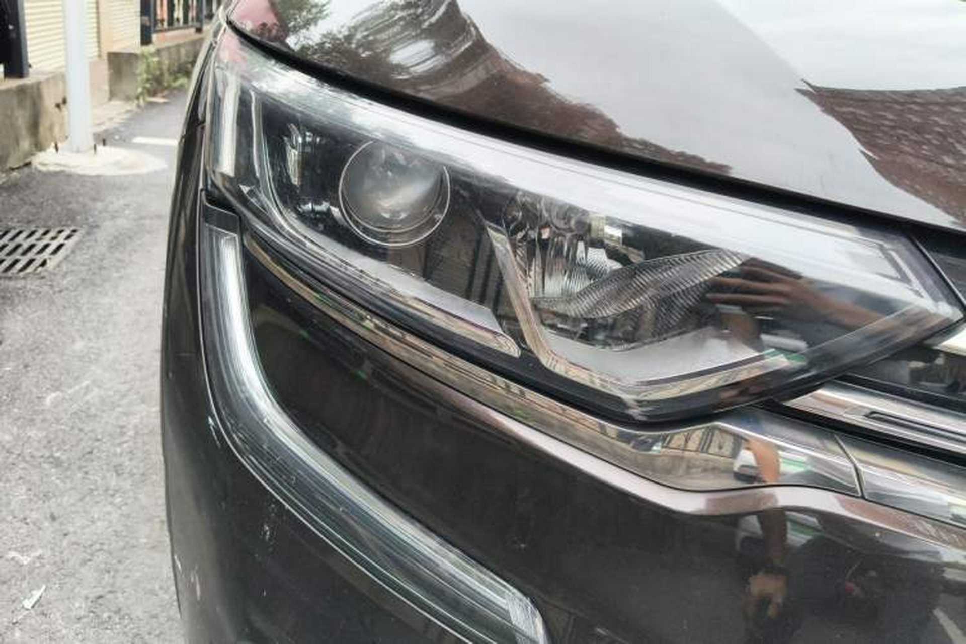 Used Renault Koleos 2017 2.0L Two-Wheel Drive Luxury Edition Right Front Headlight