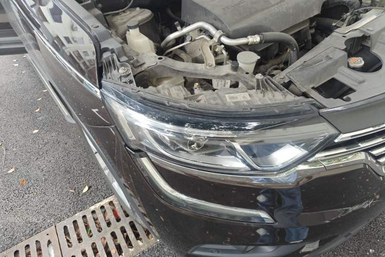 Used Renault Koleos 2017 2.0L Two-Wheel Drive Comfort Edition Right Front Headlight