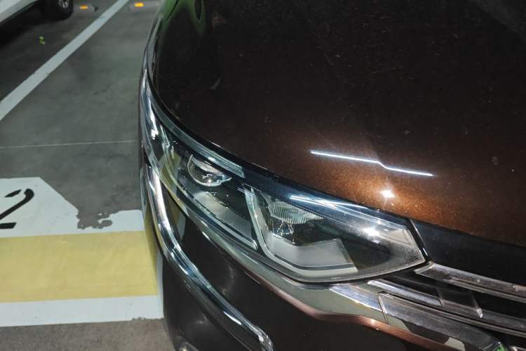 Used Renault Koleos 2017 2.0L Two-Wheel Drive Luxury Edition Right Front Headlight
