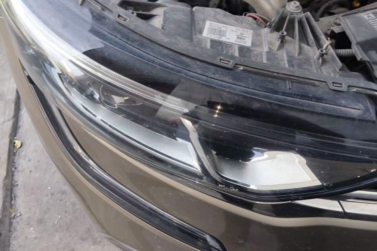 Used Renault Koleos 2017 2.0L Two-Wheel Drive Luxury Edition Right Front Headlight