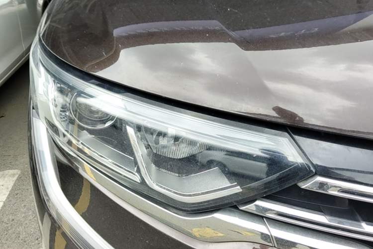 Used Renault Koleos 2017 2.0L Two-Wheel Drive Luxury Edition Right Front Headlight