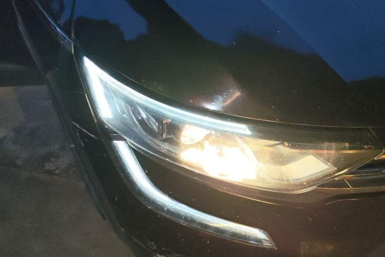 Used Renault Koleos 2017 2.5L Two-Wheel Drive Prestige Edition Right Front Headlight