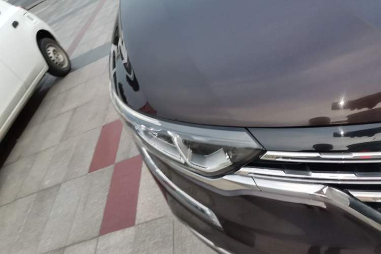 Used Renault Koleos 2017 2.0L Two-Wheel Drive Luxury Edition Right Front Headlight