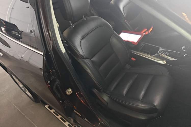 Used Renault Koleos 2017 2.0L Two-Wheel Drive Luxury Edition Right Front Seat