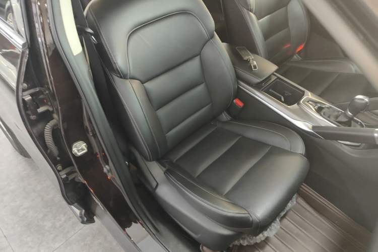Used Renault Koleos 2017 2.0L Two-Wheel Drive Luxury Edition Right Front Seat