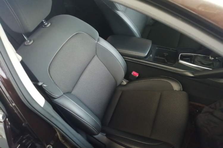 Used Renault Koleos 2017 2.0L Two-Wheel Drive Comfort Edition Right Front Seat