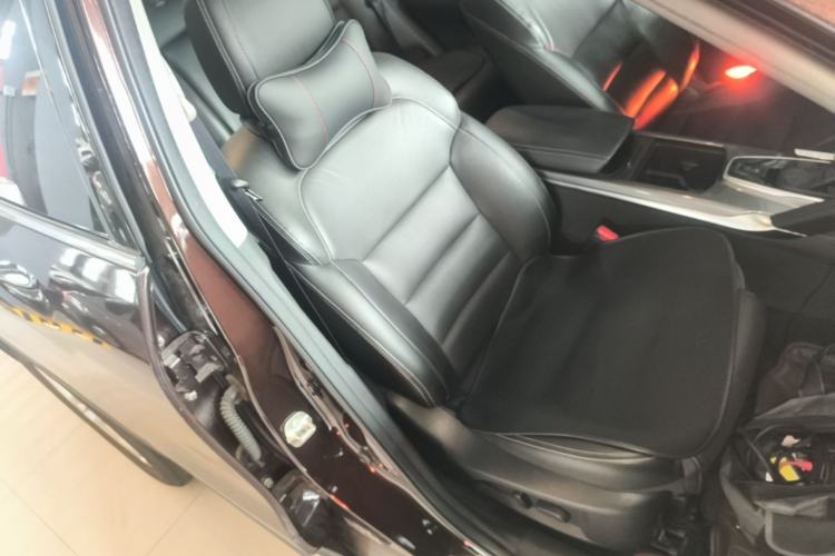 Used Renault Koleos 2017 2.5L Two-Wheel Drive Prestige Edition Right Front Seat