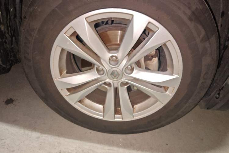Used Renault Koleos 2017 2.0L Two-Wheel Drive Luxury Edition Right Front Wheel Hub