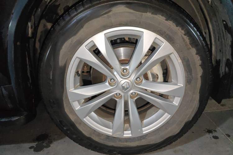 Used Renault Koleos 2017 2.0L Two-Wheel Drive Luxury Edition Right Front Wheel Hub