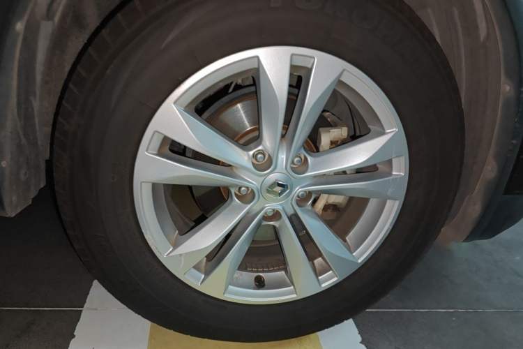 Used Renault Koleos 2017 2.0L Two-Wheel Drive Luxury Edition Right Front Wheel Hub