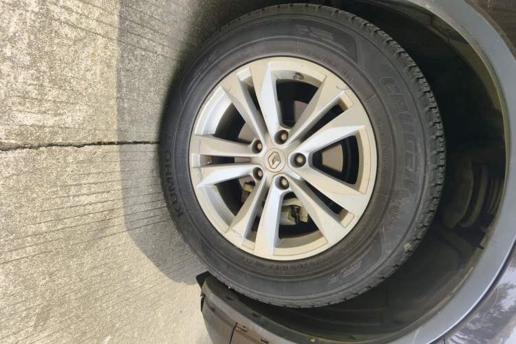 Used Renault Koleos 2017 2.0L Two-Wheel-Drive Leading Edition Right Front Wheel Hub