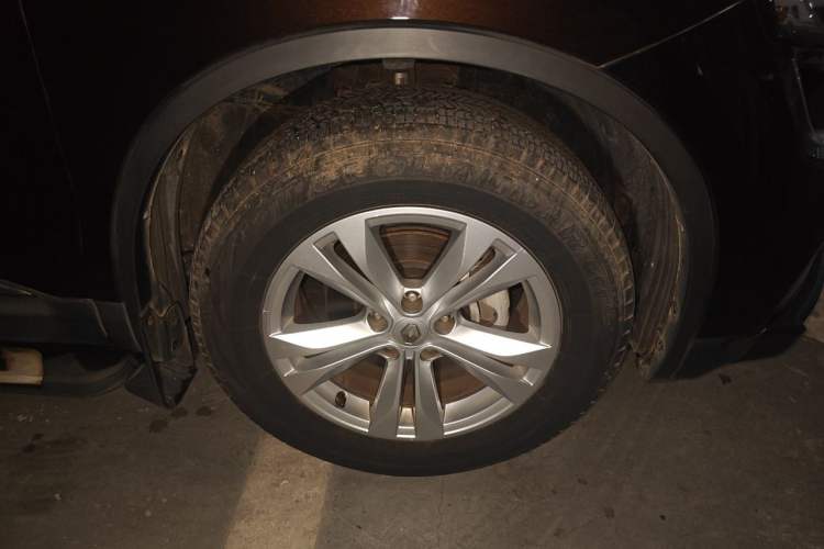 Used Renault Koleos 2017 2.0L Two-Wheel Drive Luxury Edition Right Front Wheel Hub