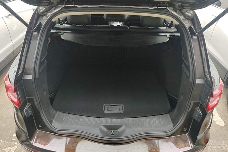 Used Renault Koleos 2017 2.5L Two-Wheel Drive Prestige Edition Trunk