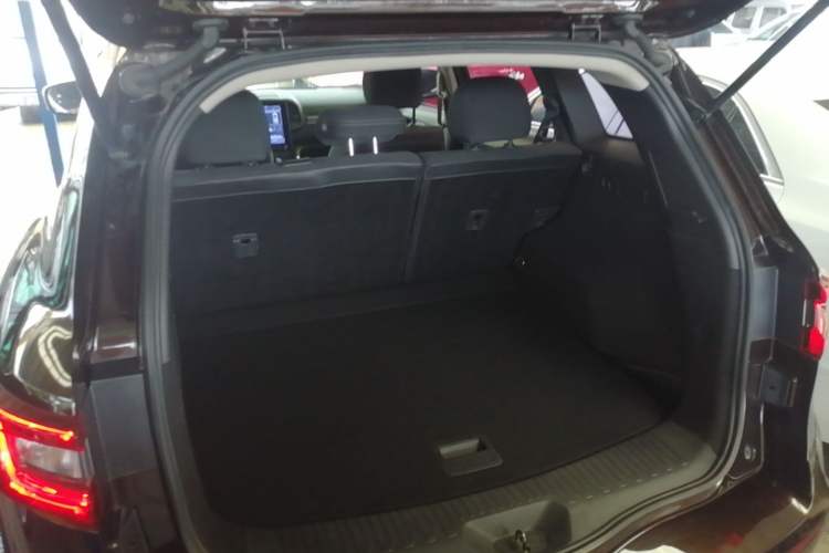 Used Renault Koleos 2017 2.0L Two-Wheel Drive Comfort Edition Trunk