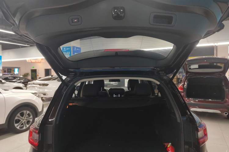 Used Renault Koleos 2017 2.5L Four-Wheel Drive Ultimate Edition Trunk