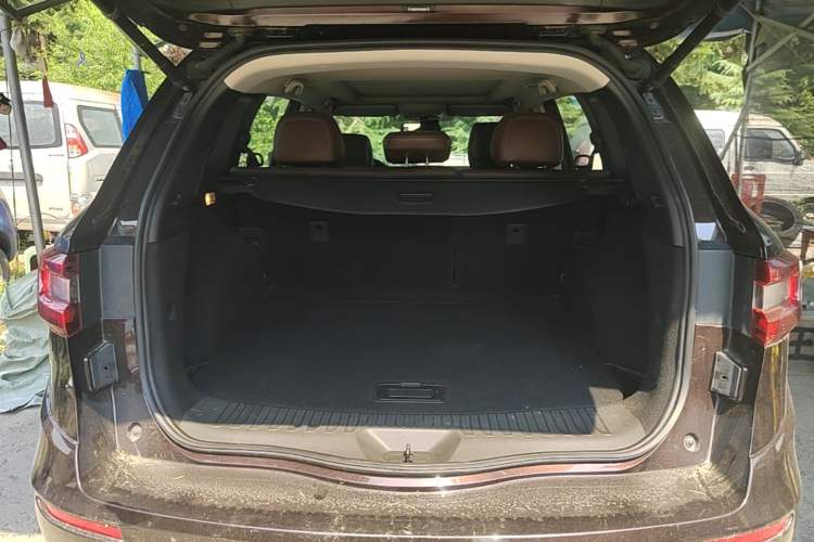Used Renault Koleos 2017 2.5L Four-Wheel Drive Ultimate Edition Trunk