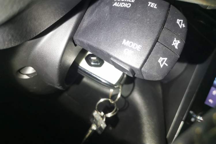 Used Renault Koleos 2017 2.0L Two-Wheel-Drive Leading Edition Vehicle Key