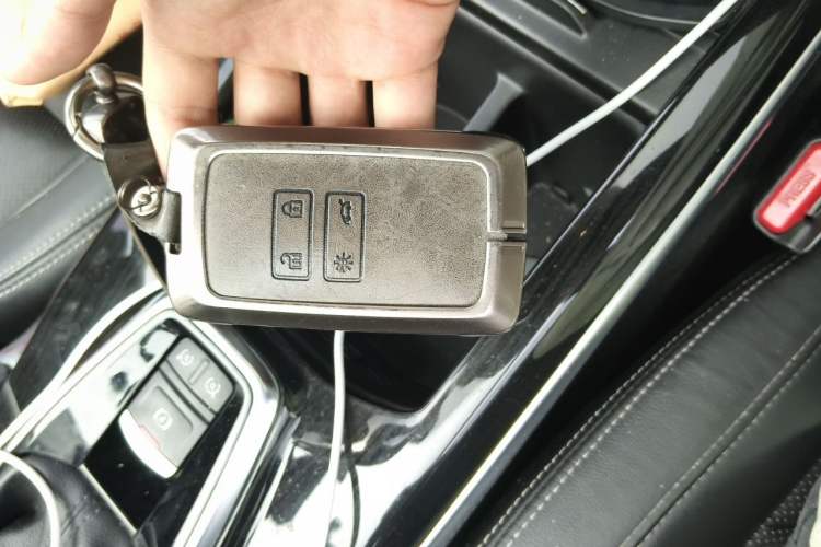 Used Renault Koleos 2017 2.5L Four-Wheel Drive Ultimate Edition Vehicle Key