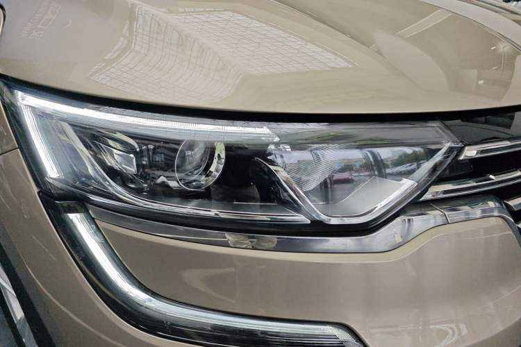 Used Renault Koleos 2017 2.0L Two-Wheel Drive Luxury Edition Exterior 3