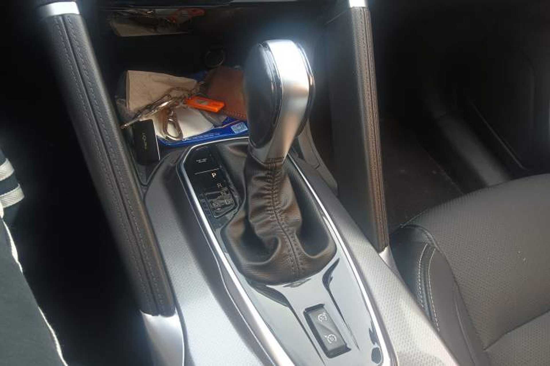 Used Renault Koleos 2017 2.0L Two-Wheel Drive Luxury Edition Gear Lever